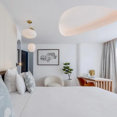 Golden Tulip Lyon Ouest Techlid & Spa 4* ليمونيست