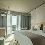 Hotel Golden Tulip Lyon Ouest Techlid &