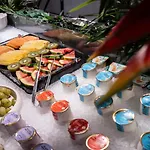 Hotel Golden Tulip Lyon Ouest Techlid & 4*