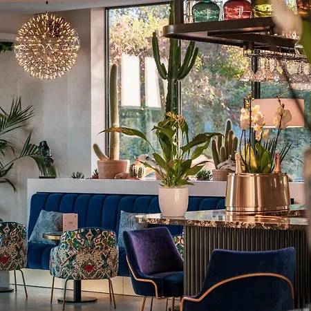 Golden Tulip Lyon Ouest Techlid & Hotel Limonest