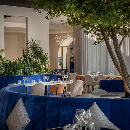 Hotel Golden Tulip Lyon Ouest Techlid & 4*