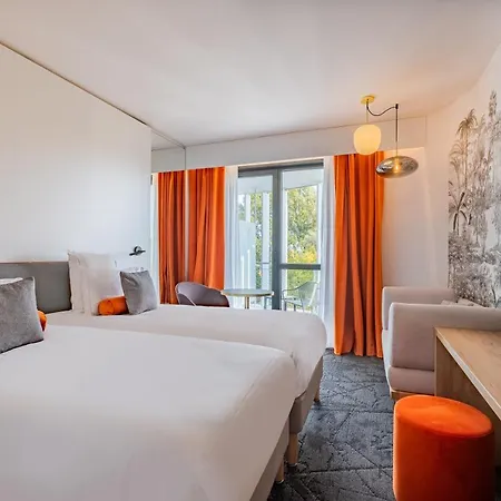 Golden Tulip Lyon Ouest Techlid & Hotel Limonest
