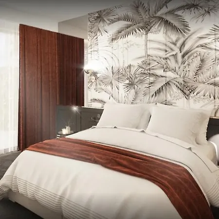 Golden Tulip Lyon Ouest Techlid & Hotel 4*