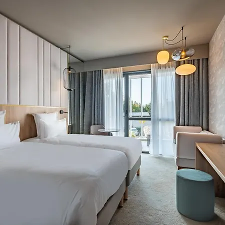 Hotel Golden Tulip Lyon Ouest Techlid & 4*