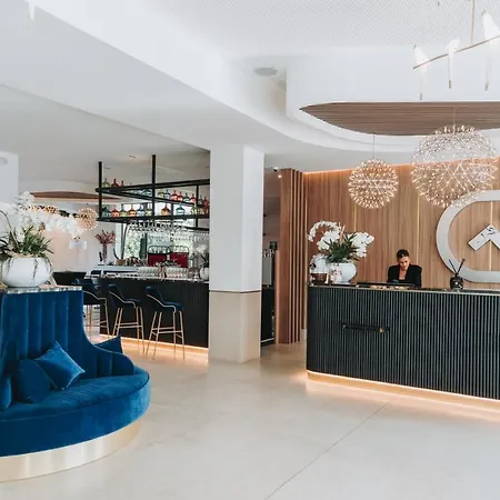 Golden Tulip Lyon Ouest Techlid & 4*