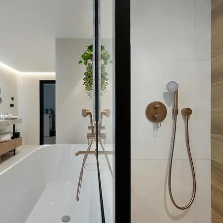 Golden Tulip Lyon Ouest Techlid & 4* Limonest