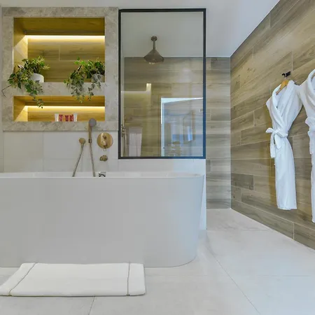 Golden Tulip Lyon Ouest Techlid & 4* Limonest