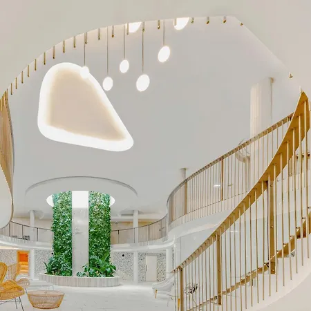 Golden Tulip Lyon Ouest Techlid & 4*