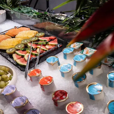 Golden Tulip Lyon Ouest Techlid & Hotel Limonest