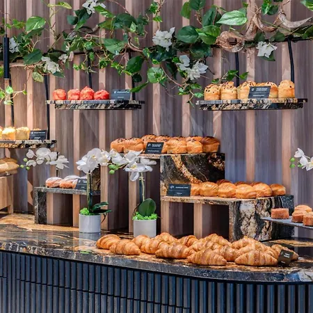 Golden Tulip Lyon Ouest Techlid & Limonest