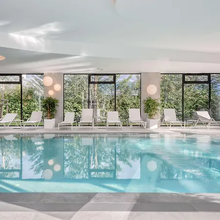 Hotel Golden Tulip Lyon Ouest Techlid & 4*