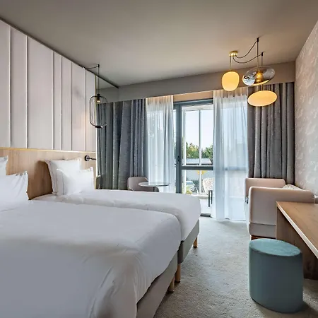 Golden Tulip Lyon Ouest Techlid & 4*