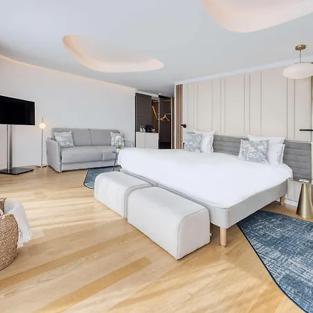 Golden Tulip Lyon Ouest Techlid & Hotel Limonest