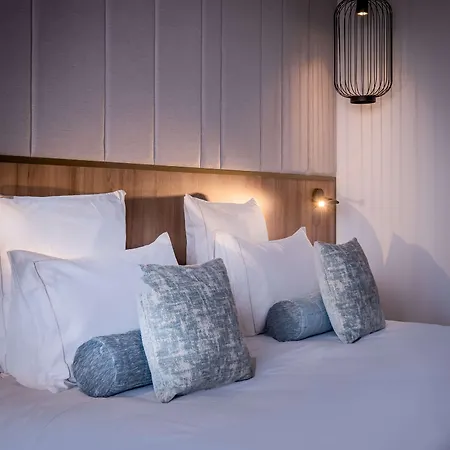 Golden Tulip Lyon Ouest Techlid & 4* Limonest