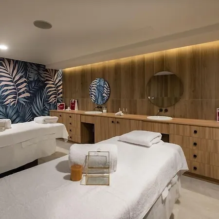Golden Tulip Lyon Ouest Techlid & Hotel Limonest