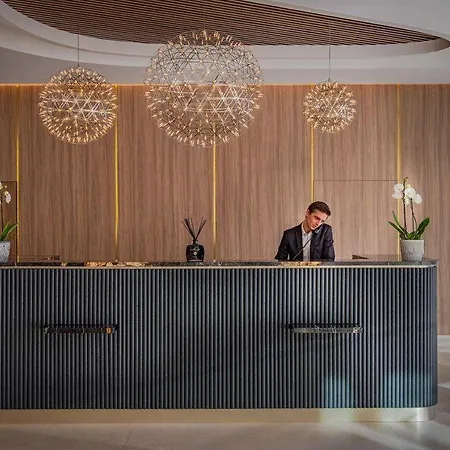 Golden Tulip Lyon Ouest Techlid & Limonest