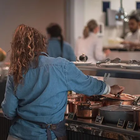 Golden Tulip Lyon Ouest Techlid & Hotel 4*