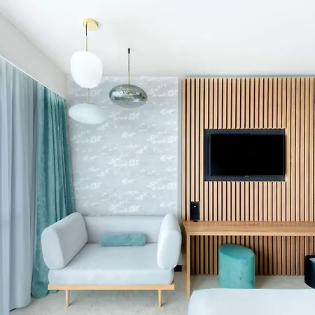 Golden Tulip Lyon Ouest Techlid & Hotel 4*
