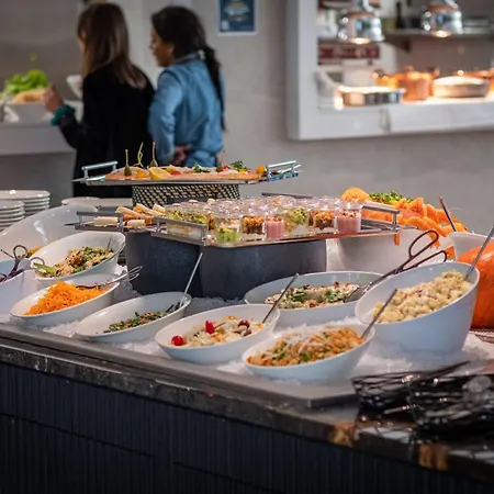 Golden Tulip Lyon Ouest Techlid & 4*