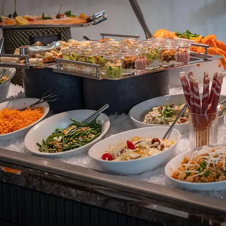 Golden Tulip Lyon Ouest Techlid & Hotel 4*