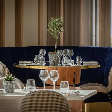 Golden Tulip Lyon Ouest Techlid & 4* Limonest