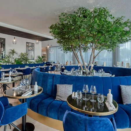 Golden Tulip Lyon Ouest Techlid & Hotel 4*