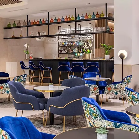 Hotel Golden Tulip Lyon Ouest Techlid & 4*