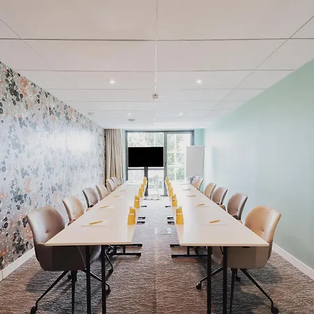 Hotel Golden Tulip Lyon Ouest Techlid & 4*