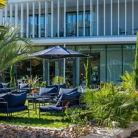 Golden Tulip Lyon Ouest Techlid & 4*