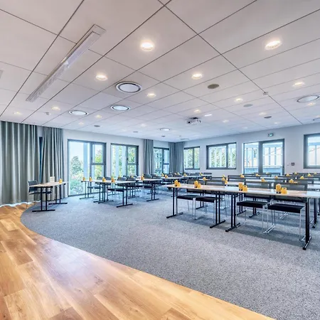 Golden Tulip Lyon Ouest Techlid & 4* Limonest